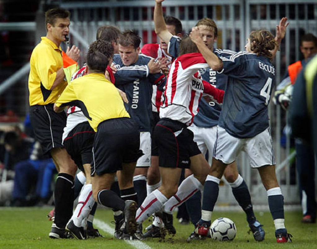 赛地聚焦——荷甲加时末段热度飙升,费耶诺德绝杀压哨,悬念犹存,医务组通报恢复(费耶诺德是哪个国家俱乐部) 赛地聚焦——荷甲加时末段热度飙升,费耶诺德绝杀压哨,悬念犹存,医务组通报恢复(费耶诺德是哪个国家俱乐部)