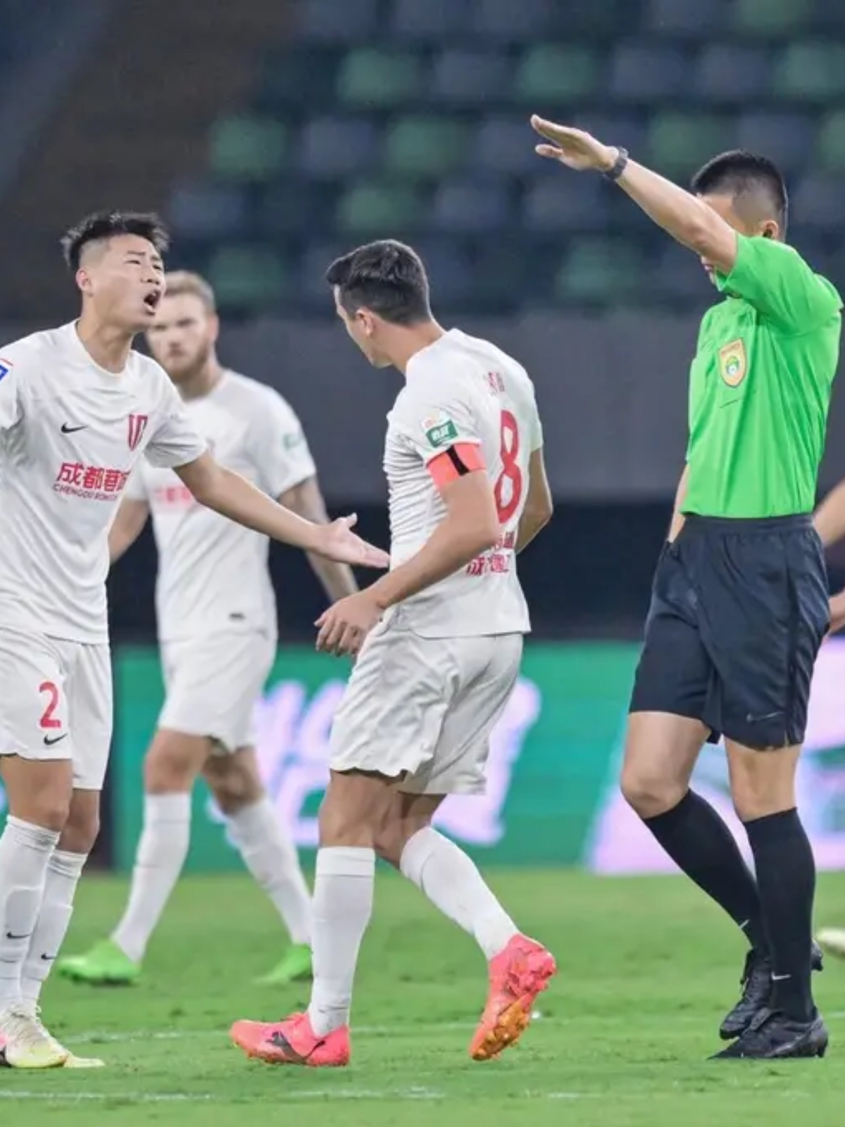 中超加时末段再迎强敌,浙江稠州篮板制胜,主帅态度:气氛紧张,身体对抗强度拉满的简单介绍 中超加时末段再迎强敌,浙江稠州篮板制胜,主帅态度:气氛紧张,身体对抗强度拉满的简单介绍